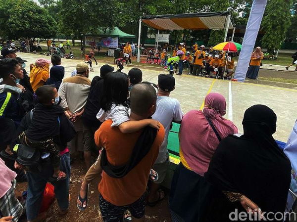 Duh! Warga Bekasi Berkerumun saat Nonton Lomba Sepatu Roda