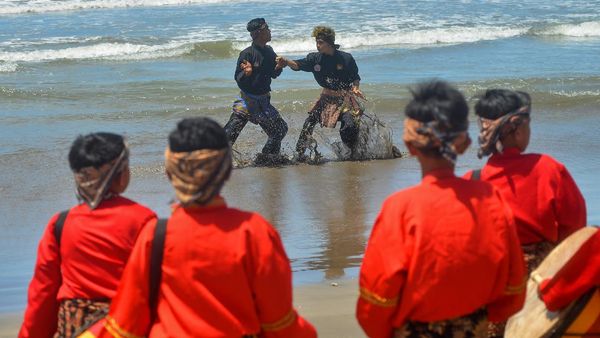 Menengok Atraksi Silat di Festival Silek on the Sea