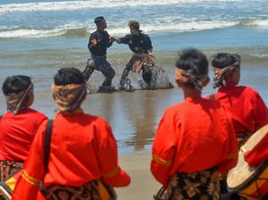 Menengok Atraksi Silat di Festival Silek on the Sea Menengok Atraksi Silat di Festival Silek on the Sea