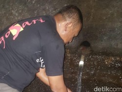 Air dari Gua Semar Dipercaya Bisa Sembuhkan Sakit dan Tenangkan Hati
