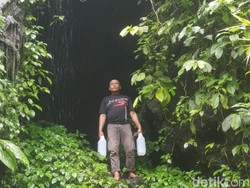 Masuk ke Gua Semar di Lereng Bromo yang Belum Terjamah Banyak Orang