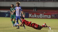 Persiraja Banda Aceh yang tampil all out dan beberapa kali melepaskan tendangan on goal tak mampu mendapatkan gol balasan ke gawang Persebaya yang dijaga Andhika Ramadhani.