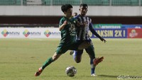 Pertandingan lanjutan pekan ke-10 BRI Liga 1, Persebaya Surabaya melawan Persiraja Banda Aceh di Stadion Maguwoharjo, Sleman, Yogyakarta, Minggu (31/10/2021).  