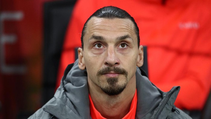 MILAN, ITALY - OCTOBER 26: Zlatan Ibrahimovic of AC Milan looks on prior to the Serie A match between AC Milan and Torino FC at Stadio Giuseppe Meazza on October 26, 2021 in Milan, Italy. (Photo by Marco Luzzani/Getty Images)