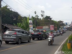 One Way Tertunda, Jalur Puncak Sempat Macet Parah