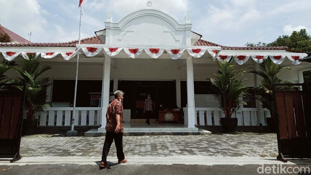 Jejak Sejarah Raja-raja Solo di Kantor Arpus Klaten Jejak Sejarah Raja-raja Solo di Kantor Arpus Klaten