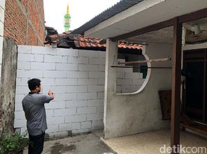 Kasihan! Akses Rumah Warga Surabaya Ini Ditembok Tetangganya