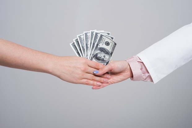 Lebih bijak lagi kedepannya sebelum memberikan pinjaman lagi | Foto: freepik.com/gpointstudio Lebih bijak lagi kedepannya sebelum memberikan pinjaman lagi | Foto: freepik.com/gpointstudio