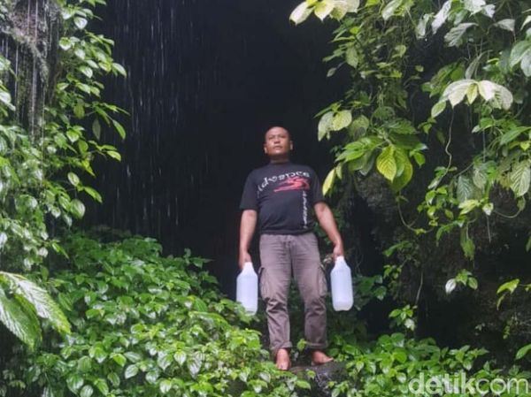 Mengunjungi Gua Semar di Lereng Bromo yang Masih Perawan