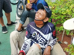 Pemobil-Pesepeda di Sudirman Enggan Mengalah, Tabrakan, Lalu Damai