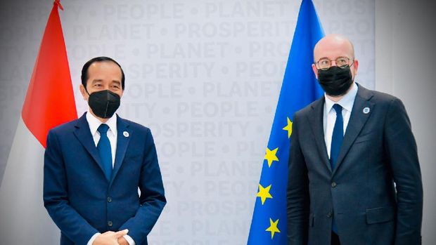 Presiden Joko Widodo (Jokowi) mengadakan pertemuan bilateral dengan Presiden Dewan Eropa, Charles Michel, di sela-sela KTT G20 di La Nuvola, Roma, Italia, pada Minggu, 31 Oktober 2021.