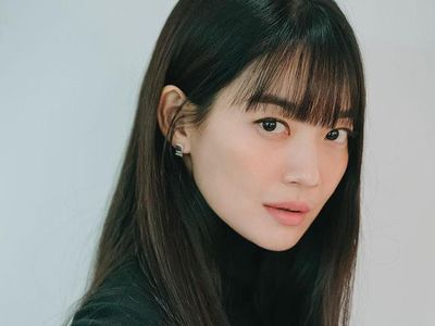 Shin Min Ah Tampil Lebih Fresh dengan Gaya Rambut Berponi