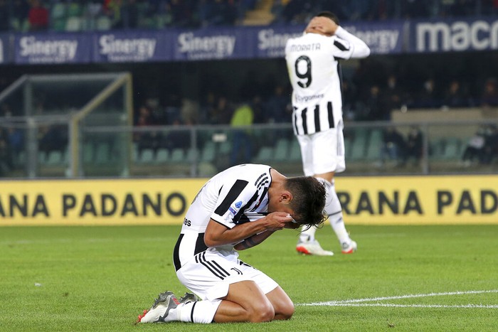Juventus Paulo Dybala reacts during the Serie A soccer match between Hellas Verona and Juventus, at the Verona Bentegodi stadium, Italy, Saturday, Oct. 30, 2021. (Paola Garbuio/LaPresse via AP)