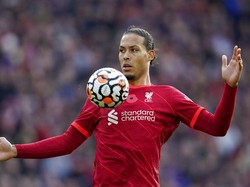 Liverpool Gagal Menang, Van Dijk Mendadak Jadi Maguire