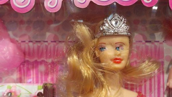 Salah Cetak, Boneka-boneka Ini Malah Jadi Horor sampai Bikin Ngakak