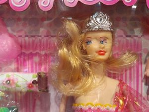 Salah Cetak, Boneka-boneka Ini Malah Jadi Horor sampai Bikin Ngakak Salah Cetak, Boneka-boneka Ini Malah Jadi Horor sampai Bikin Ngakak