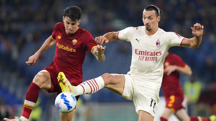 Romas Roger Ibanez and AC Milans Zlatan Ibrahimovic vie for the ball during their Series A soccer match between Roma and AC Milan at Romes Olympic stadium, Sunday, Oct. 31, 2021. (AP Photo/Gregorio Borgia)