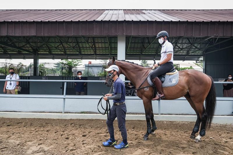 Menparekraf Sandiaga Uno resmikan The Hub Equestrian, Archery and Coffee di Cibubur. Kawasan ini diharapkan dapat jadi alternatif obwis halal di Jakarta.