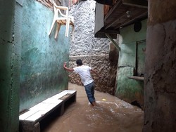 Banjir Landa Kebon Pala Imbas Kali Ciliwung Meluap, 3 Hari Belum Surut