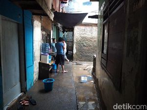 Banjir di Kebon Pala Surut, Warga Mulai Beraktivitas Kembali Banjir di Kebon Pala Surut, Warga Mulai Beraktivitas Kembali