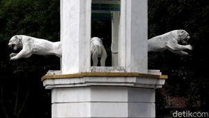 Bukan Hilang, Patung Maung di Kota Bandung Itu Rusak!