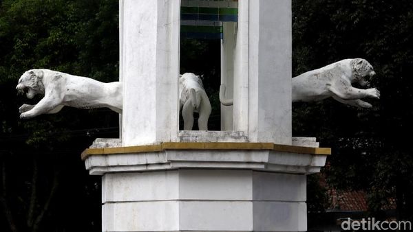Bukan Hilang, Patung Maung di Kota Bandung Itu Rusak!