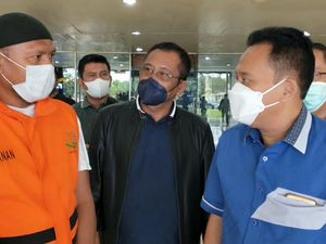 18 Tahun Melarikan Diri, Buron Kasus Korupsi Rp 1,2 M Ditangkap Kejaksaan 18 Tahun Melarikan Diri, Buron Kasus Korupsi Rp 1,2 M Ditangkap Kejaksaan