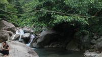 Potret Curug Barong Bogor yang Masih Sepi Pengunjung