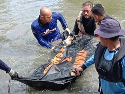 Cari iPhone 12 Tercebur di Sungai, Remaja di Surabaya Tewas Tenggelam
