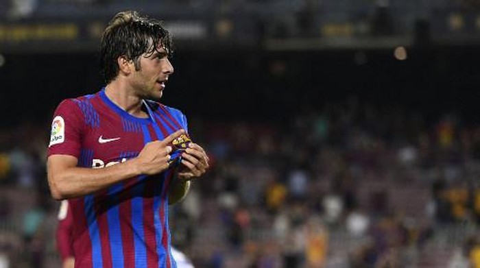 Barcelonas Spanish defender Sergi Roberto celebrates after scoring during the Spanish League football match between Barcelona and Real Sociedad at the Camp Nou stadium in Barcelona on August 15, 2021. (Photo by Josep LAGO / AFP)