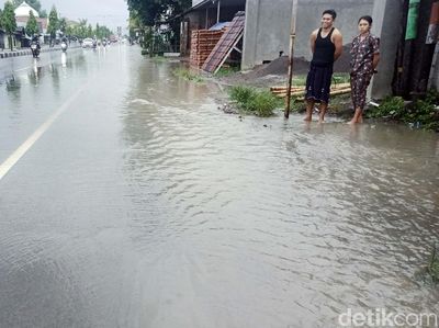 Gegera Hujan Deras, Jalan Yogya-Solo di Klaten Tergenang