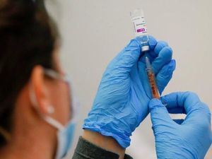 Bos Pfizer Serukan Vaksin Covid-19 Dosis Keempat Bos Pfizer Serukan Vaksin Covid-19 Dosis Keempat