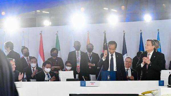 Momen Jokowi Terima Palu Presidensi G20 dari PM Italia