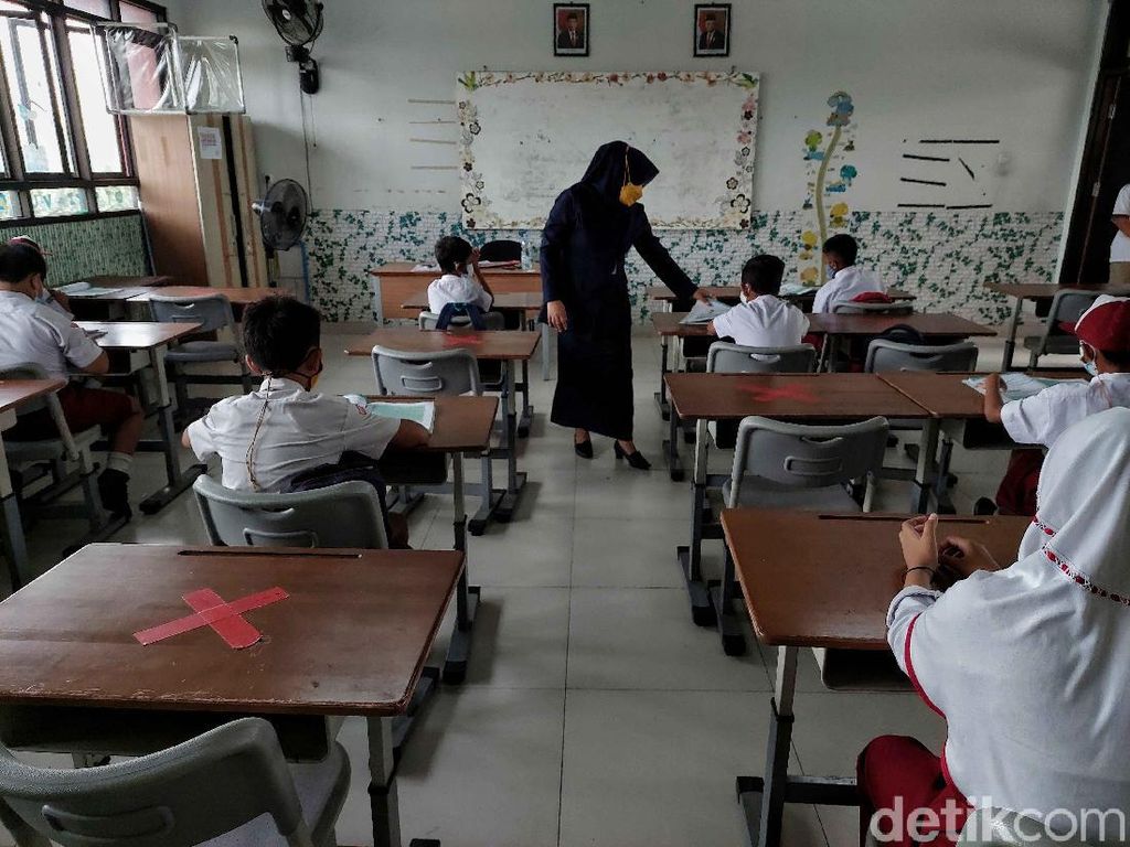 Pemerintah Akan Terbitkan SKB 4 Menteri Terbaru Perjelas soal PTM Terbatas Pemerintah Akan Terbitkan SKB 4 Menteri Terbaru Perjelas soal PTM Terbatas