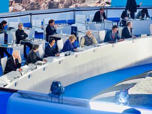 Bicara Keterbatasan Vaksin-Alkes, Jokowi Usul Pembaruan Rantai Pasok Global