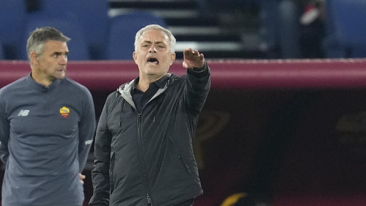Jose Mourinho mampu memberikan motivasi ke pemain. (Foto: AP/Gregorio Borgia)