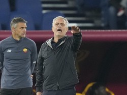 Momen Lucu Mourinho Kesal lalu Ngacir Entah ke Mana