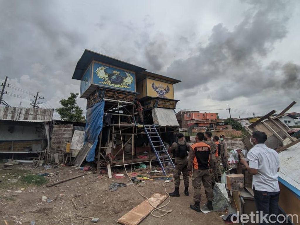 Kawasan Judi Merpati di Surabaya Kembali Digerebek, 8 Pagupon Dibakar