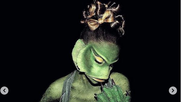 9 Artis Dunia Berkostum Halloween Terseksi, Hailey Baldwin Hingga Rihanna
