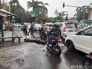detikcom Do Your Magic: Pemkot Janji Tuntaskan Masalah Galian Got Bikin Macet di Lebak Bulus
