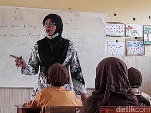 Pemerintah Diminta Tingkatkan Kesejahteraan Guru Honorer