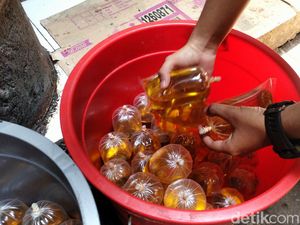 Batal Dilarang, Minyak Goreng Curah Masih Boleh Dijual 2022! Batal Dilarang, Minyak Goreng Curah Masih Boleh Dijual 2022!