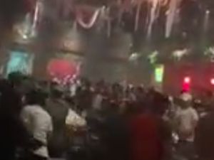 Polisi Tutup Holywings di Manado 3 Hari Usai Kericuhan Pengunjung Polisi Tutup Holywings di Manado 3 Hari Usai Kericuhan Pengunjung