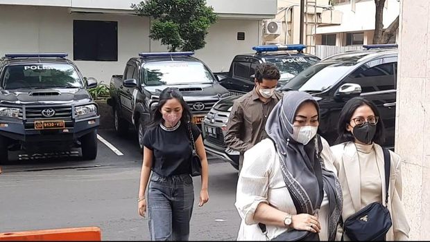 Rachel Vennya tiba di Polda Metro Jaya