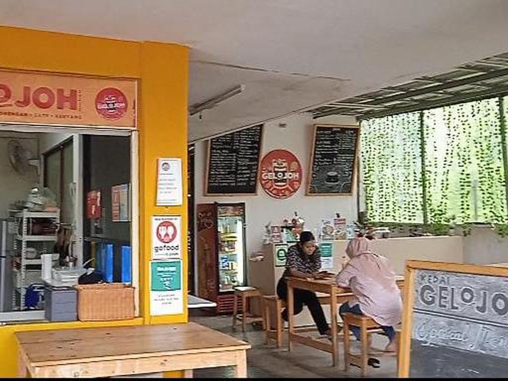 Kedai Gelojoh: Nasi Goreng Maghribi dan Kambing Zaitun Nikmat di Kedai Favorit Joko Anwar Kedai Gelojoh: Nasi Goreng Maghribi dan Kambing Zaitun Nikmat di Kedai Favorit Joko Anwar