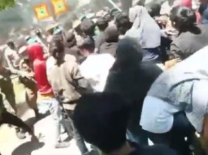 Ricuh Unjuk Rasa Mahasiswa di Konawe, Massa Bentrok dengan Satpol PP Ricuh Unjuk Rasa Mahasiswa di Konawe, Massa Bentrok dengan Satpol PP