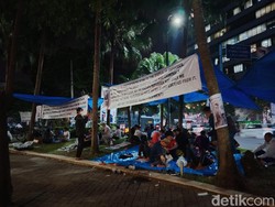 Menolak Bubar, Pengungsi Afganistan di Medan Demo Hingga Malam