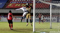 Bali United juga memberi ancaman di menit ke-73. Umpan terobosan I Made Andhika dari sisi kanan menuju Spasojevic langsung diselesaikan penyerang 34 tahun dengan tembakan keras, namun masih melenceng tipis di sisi kanan gawang PSIS. Spasojevic kembali mendapat peluang di menit ke-83, ketika berhasil mengambil bola yang lepas dari penguasaan Wallace Costa. Tetapi sepakan jarak jauhnya mudah saja ditangkap oleh Joko.