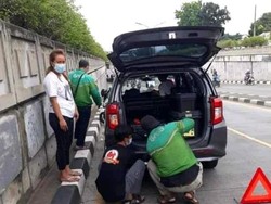 Cuitan Polri Bantu Warga di Akun TMC Polda Metro Dikritik, Ini Kata Polisi