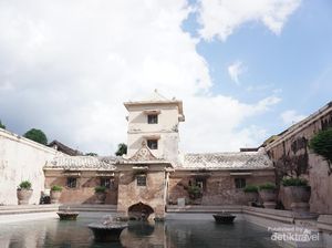 Foto Pakai Kamera Pro di Tamansari Kena Rp 250 Ribu, Ini Kata Keraton Yogya Foto Pakai Kamera Pro di Tamansari Kena Rp 250 Ribu, Ini Kata Keraton Yogya